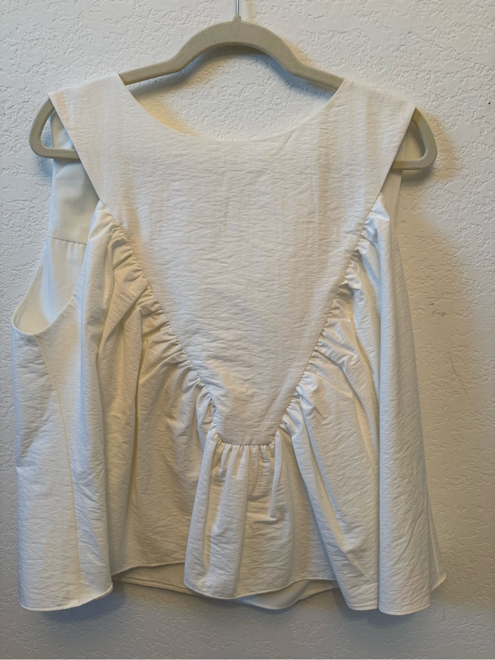 Anthropologie mare mare Women's Cream Ruffle Back Sleeveless Top